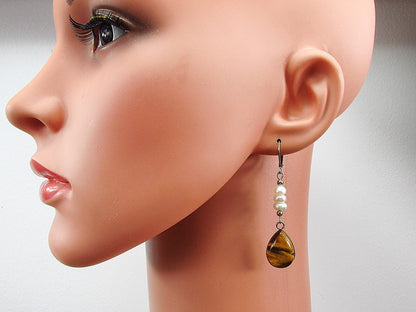 Cercei inox cu ochi de tigru si perle de cultura - GlamBazaar.ro