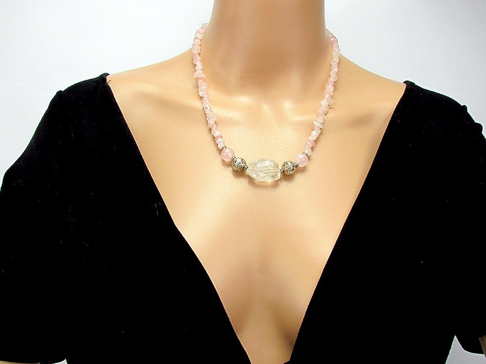 Colier cuart roz si cristal de stanca - GlamBazaar.ro