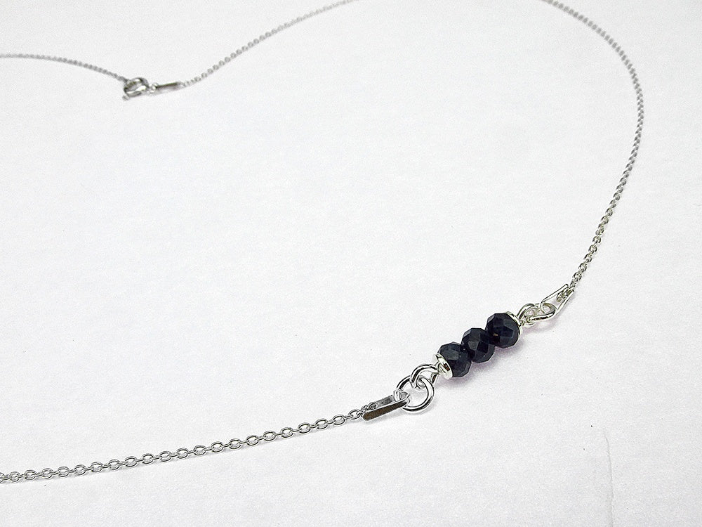 Lantisor argint ingeras si safir natural - GlamBazaar.ro